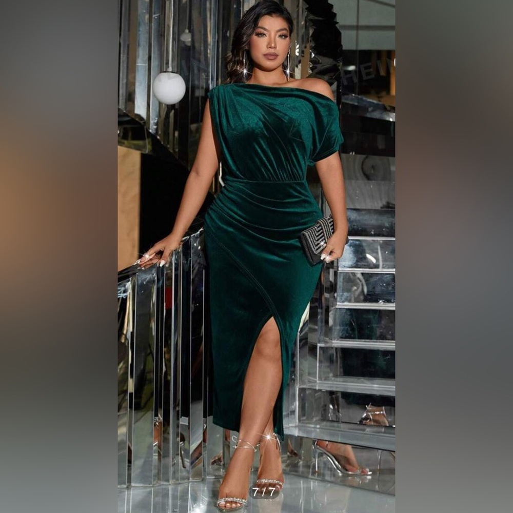 SHEIN, XL, Stunning Green Velvet Dress!